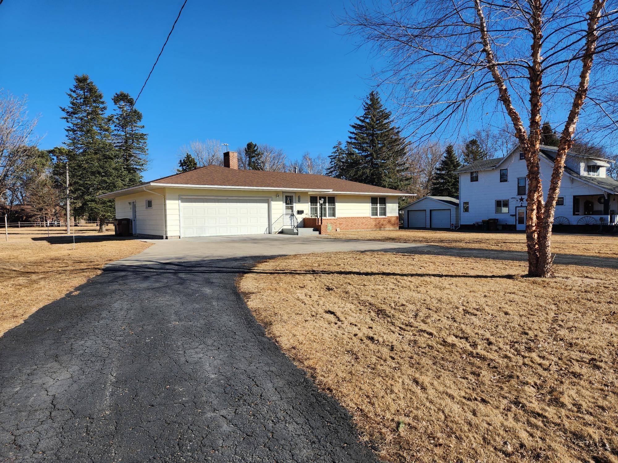 Glenville, MN 56036,421 Center AVE S