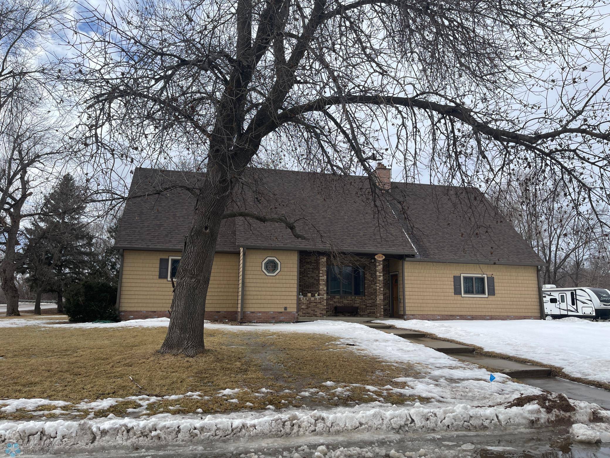 Lisbon, ND 58054,1214 Rose ST