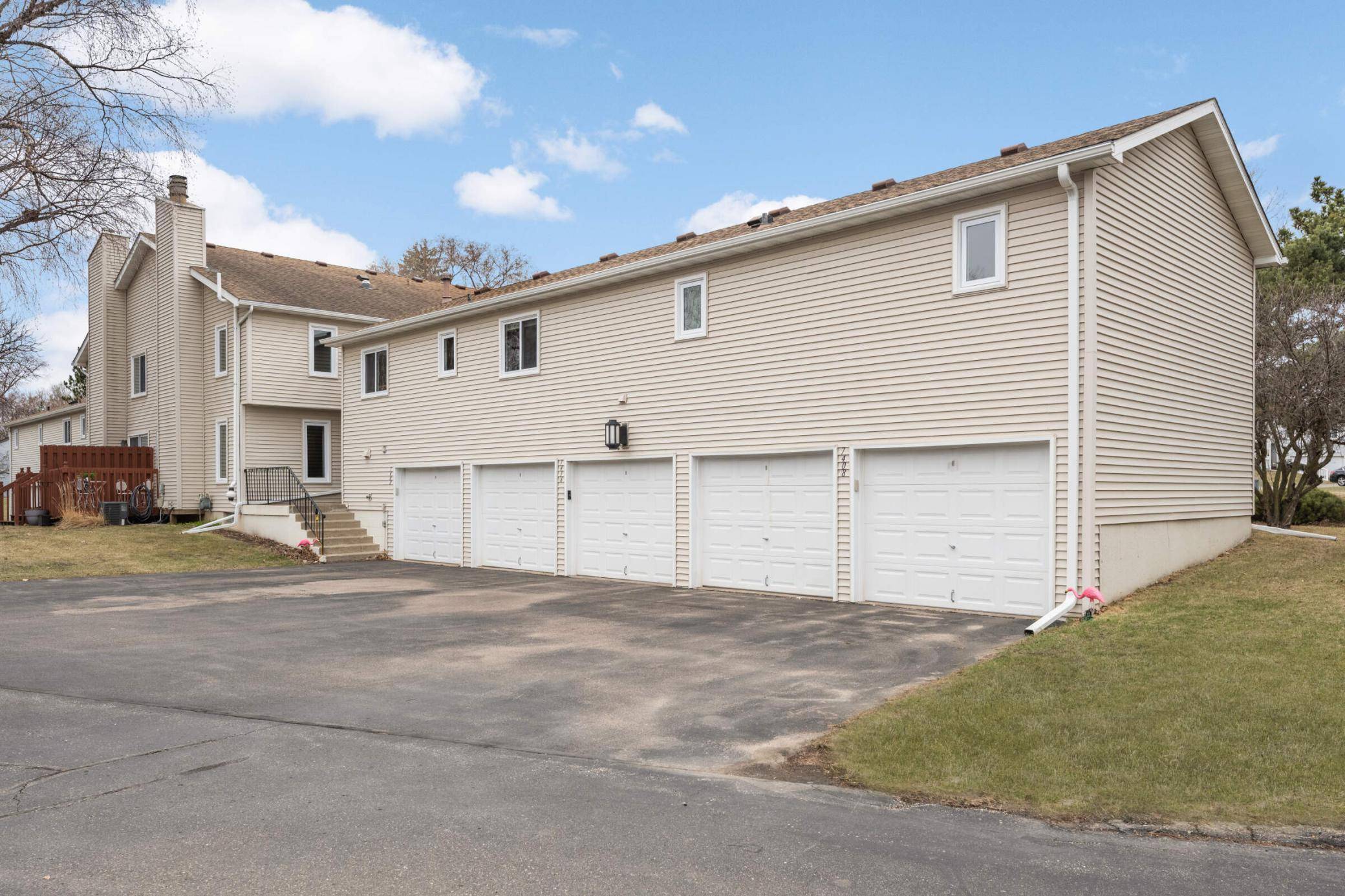 Bloomington, MN 55438,7408 Landau Curve