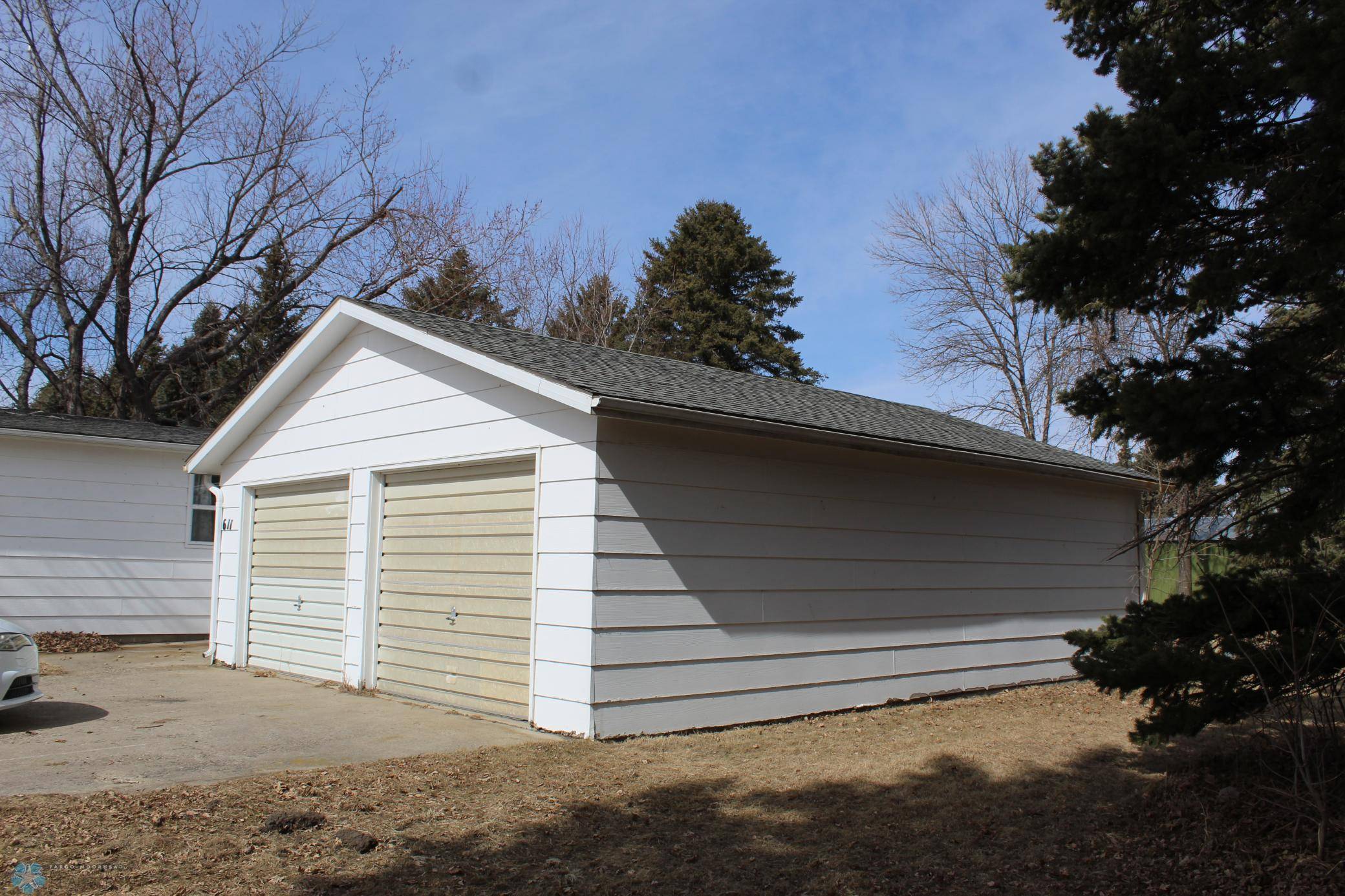 Leonard, ND 58052,611 Railroad AVE N