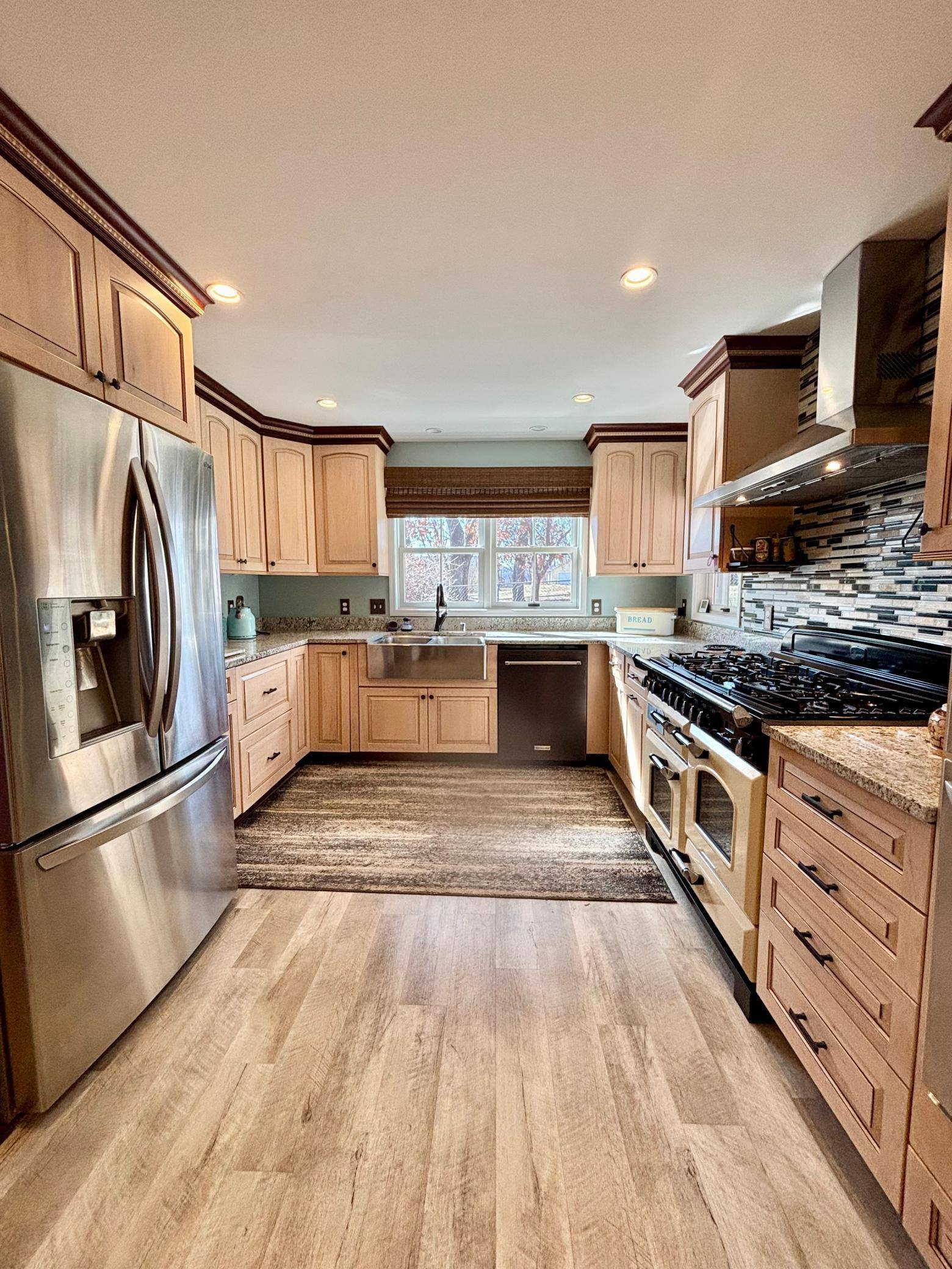 Hudson, WI 54016,709 Riverside DR N