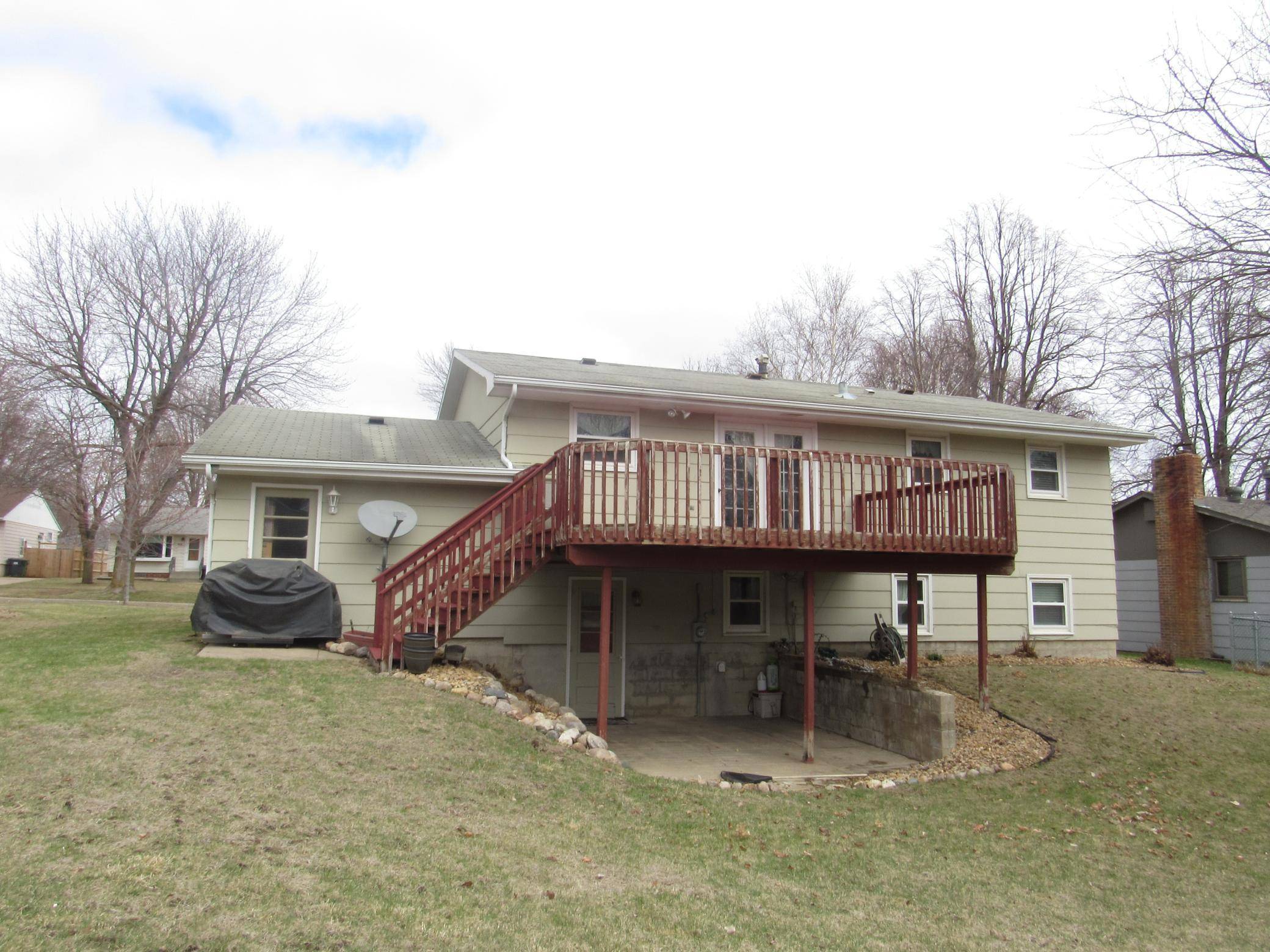 Worthington, MN 56187,350 Lakehill DR