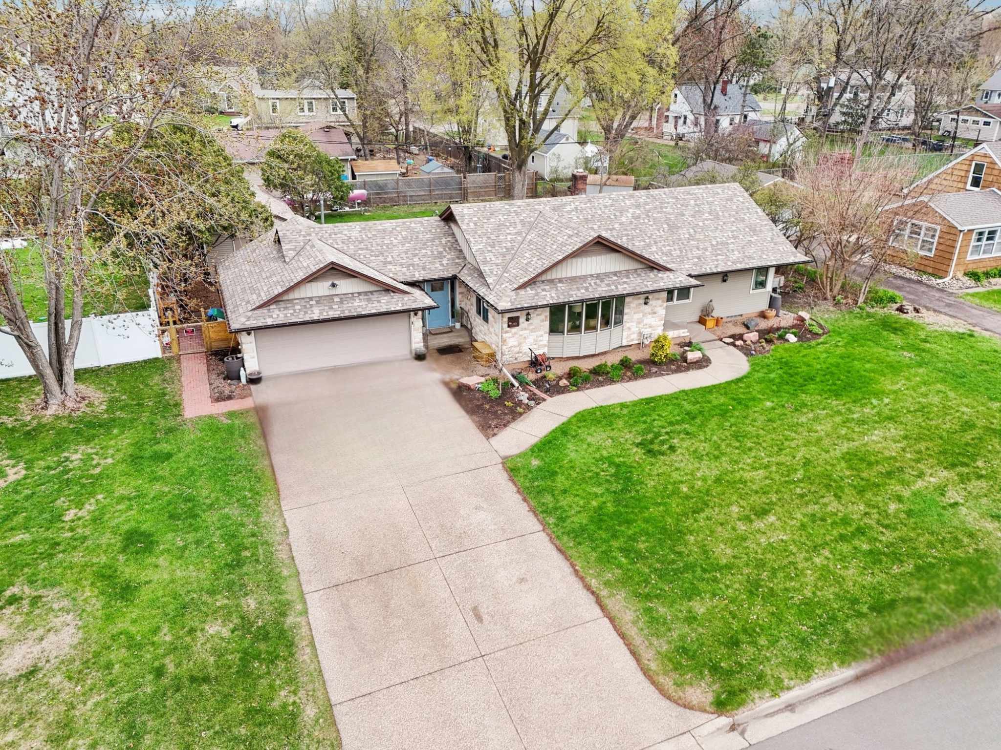 Roseville, MN 55113,925 Lovell AVE W