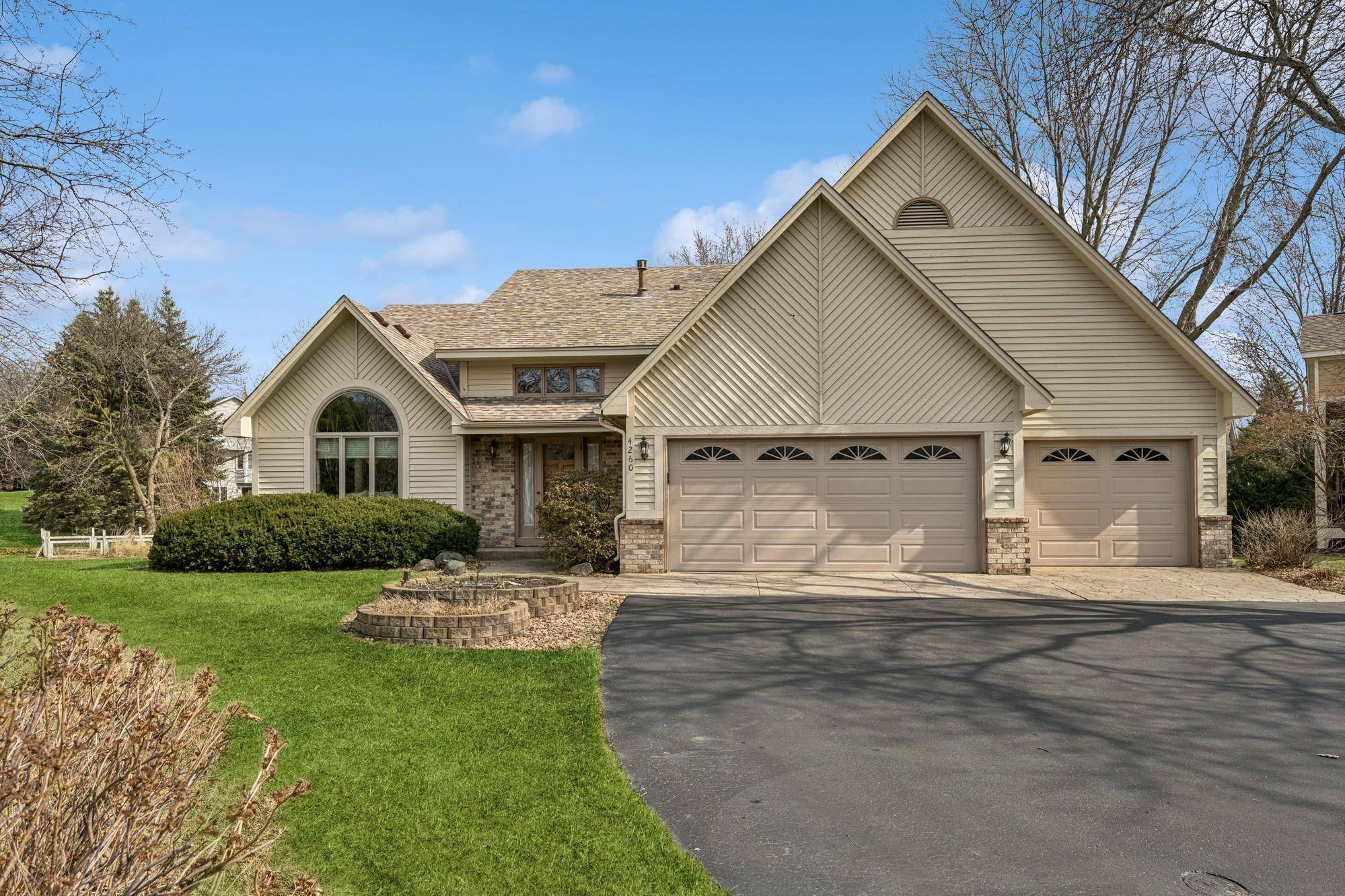 Minneapolis, MN 55446,4260 Kingsview LN N