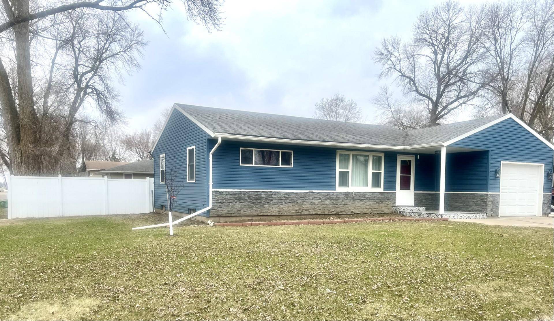 Willmar, MN 56201,1516 Becker AVE SE