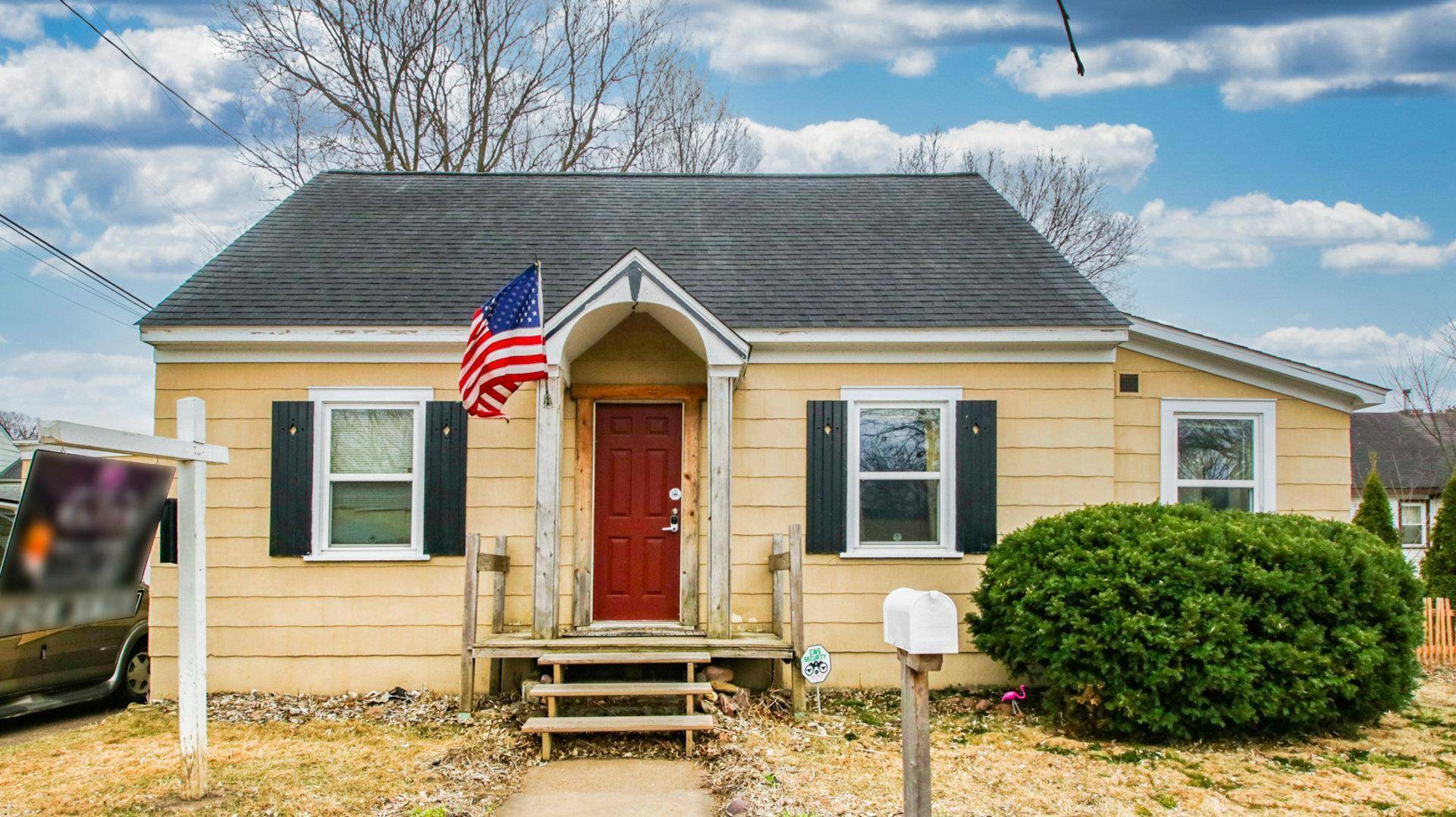 Eau Claire, WI 54703,907 Birch ST