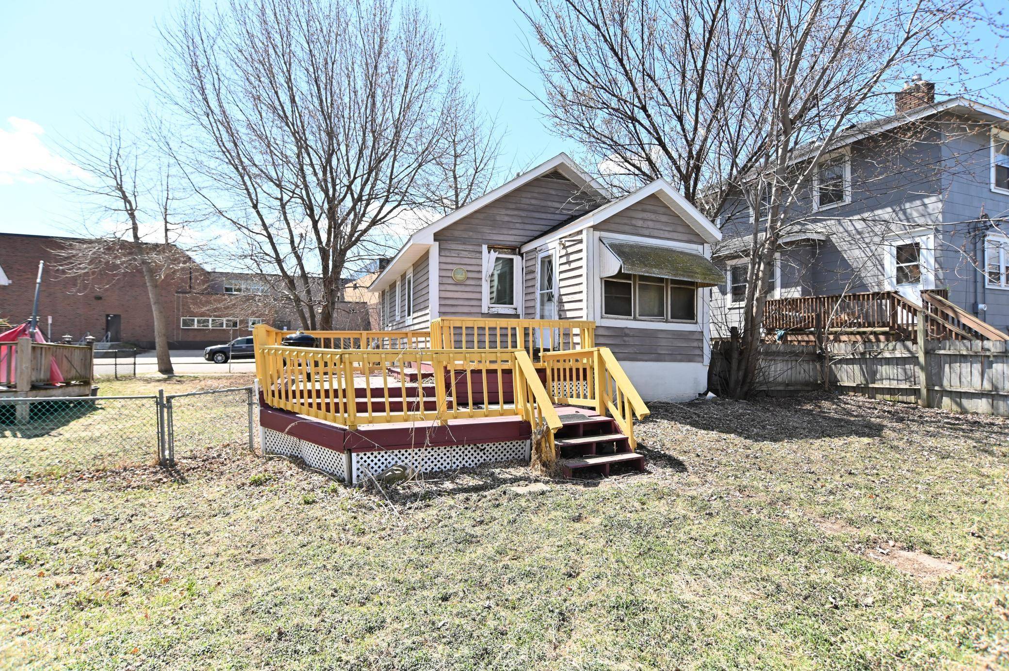 Saint Paul, MN 55102,1009 Watson AVE