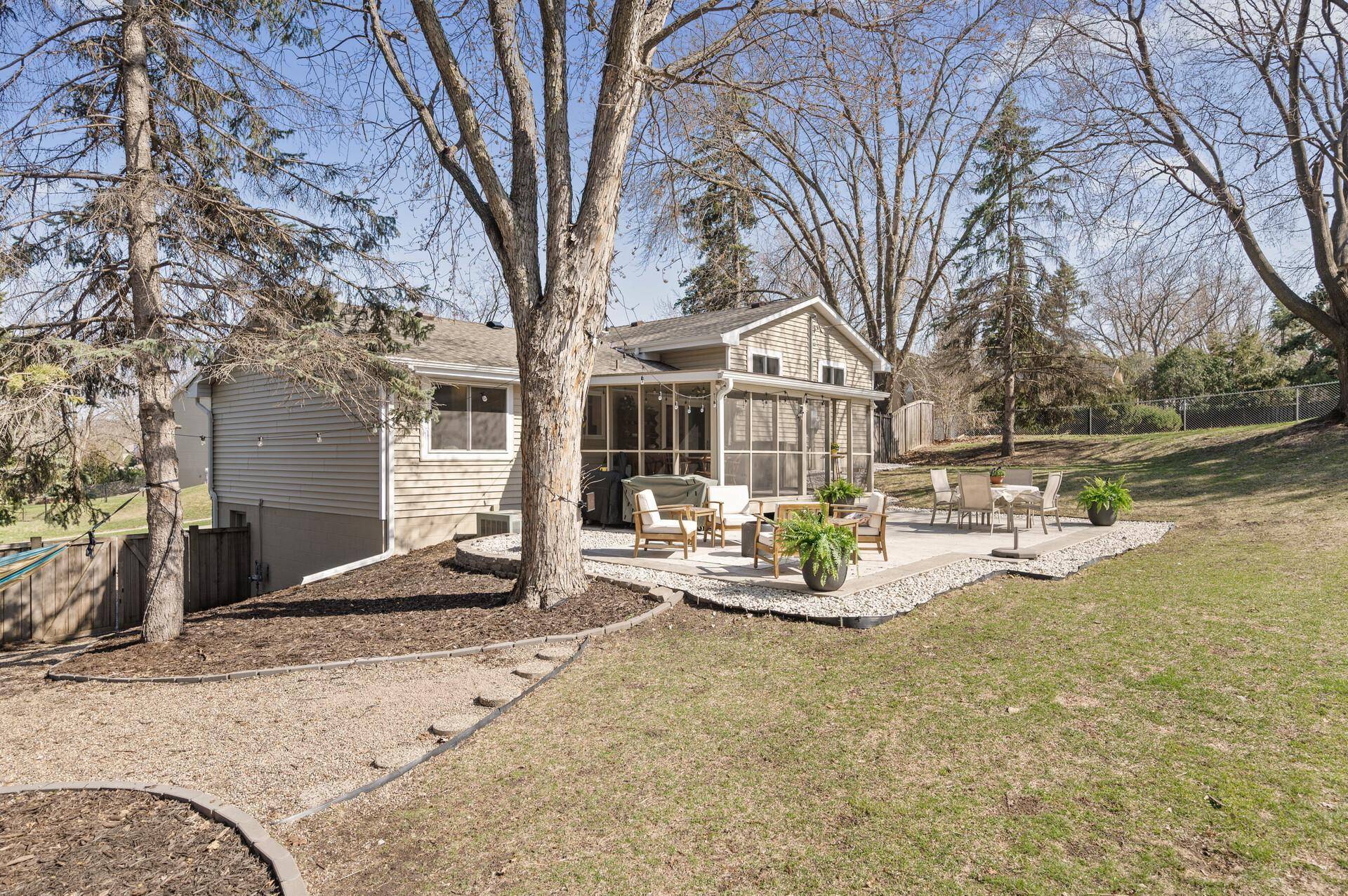 Minneapolis, MN 55437,9418 Toledo AVE S