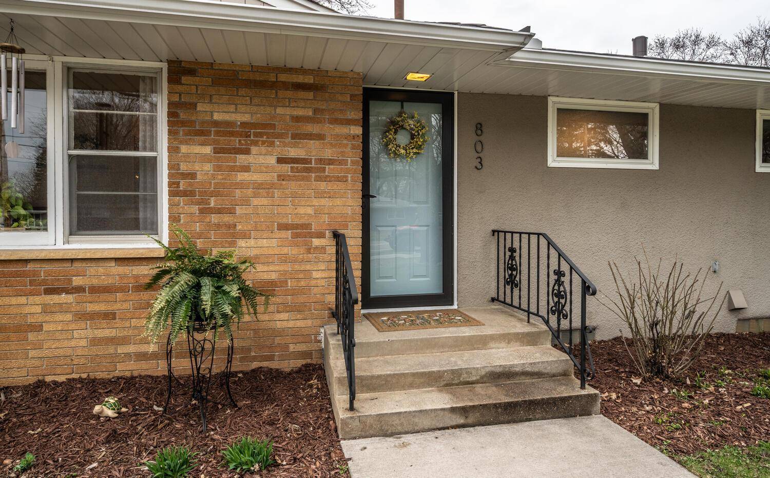 Saint Paul, MN 55113,803 County Road B2 W