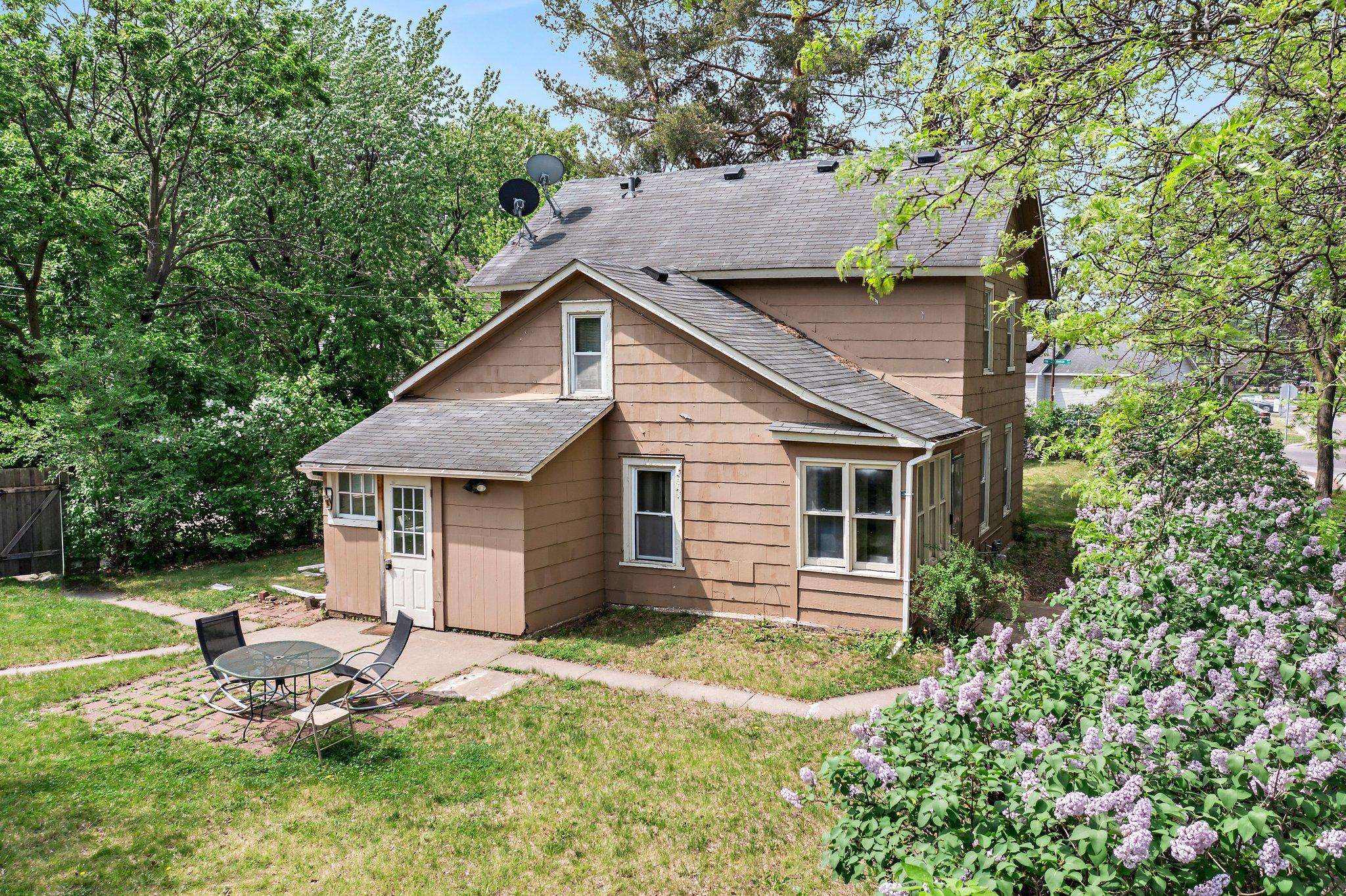 Saint Paul, MN 55106,1318 Case AVE