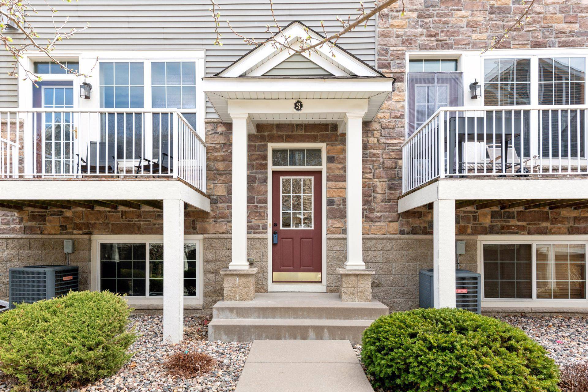 Chanhassen, MN 55317,1822 Colonial LN