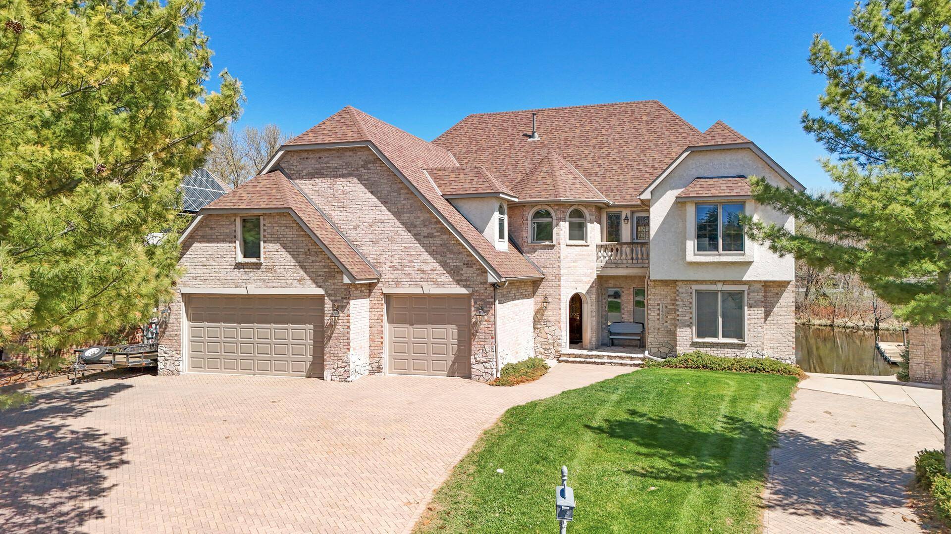 Saint Paul, MN 55112,1427 Rosewood CT