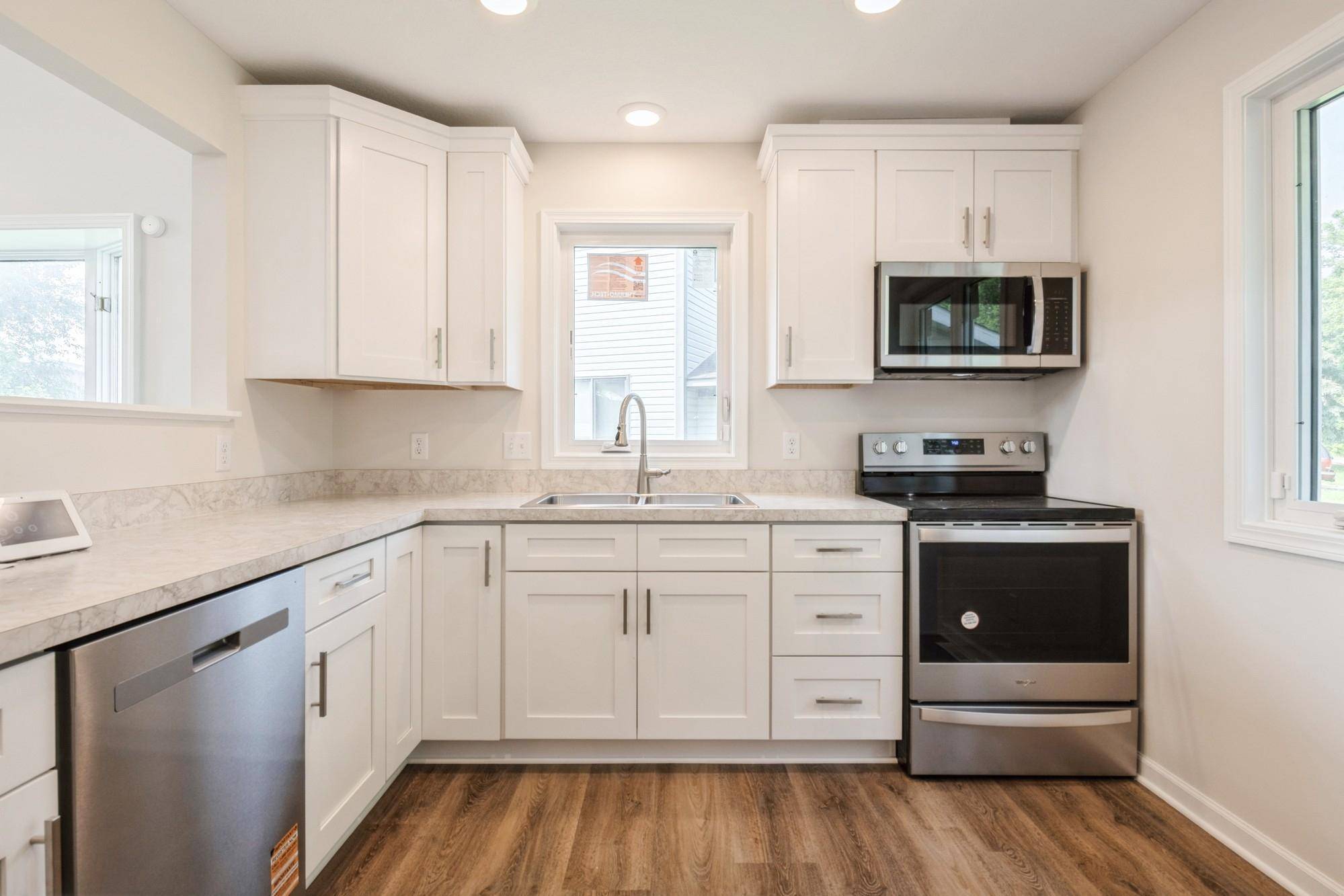Minneapolis, MN 55411,601 Harry Davis LN