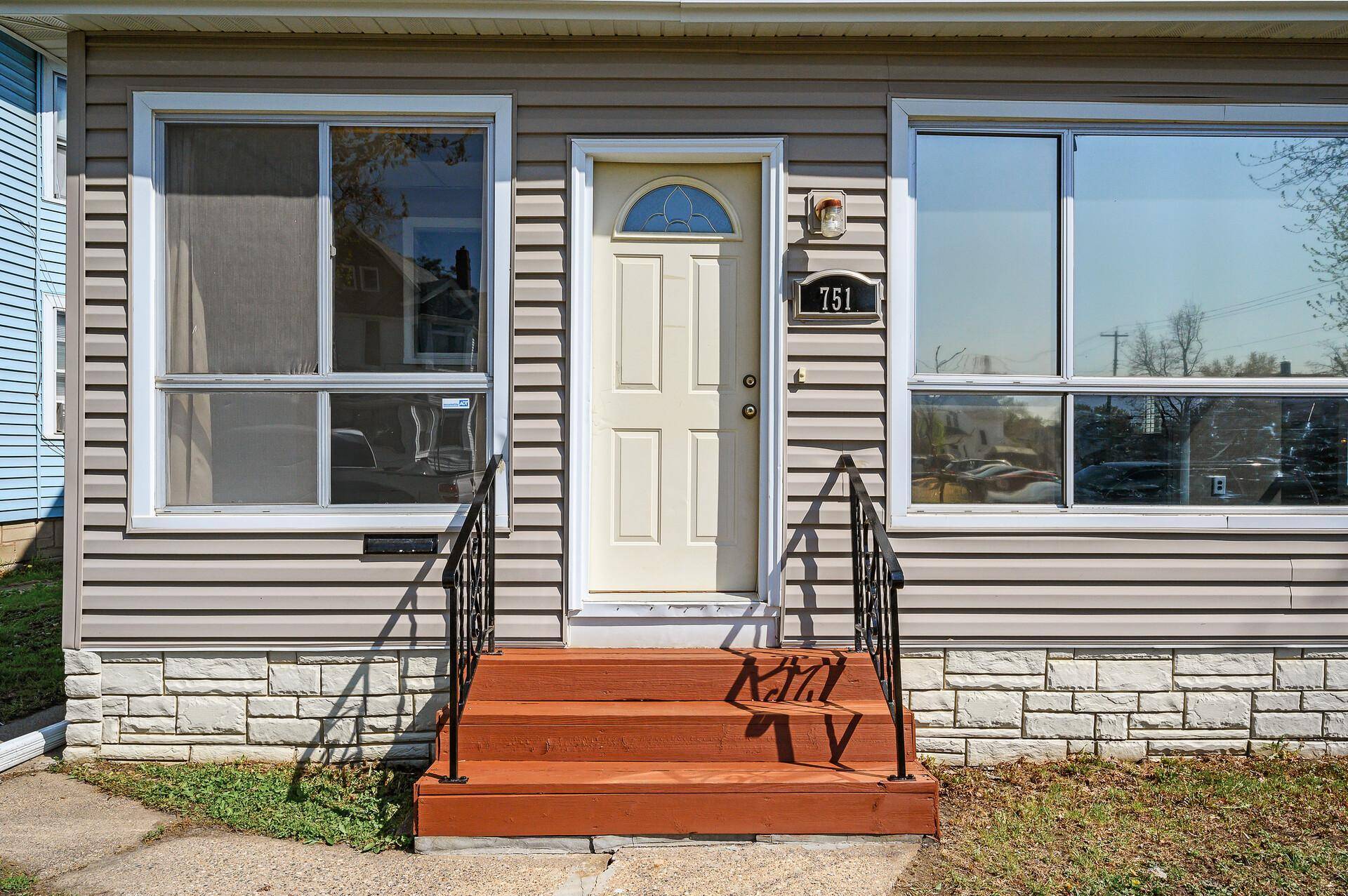 Saint Paul, MN 55104,751 Edmund AVE