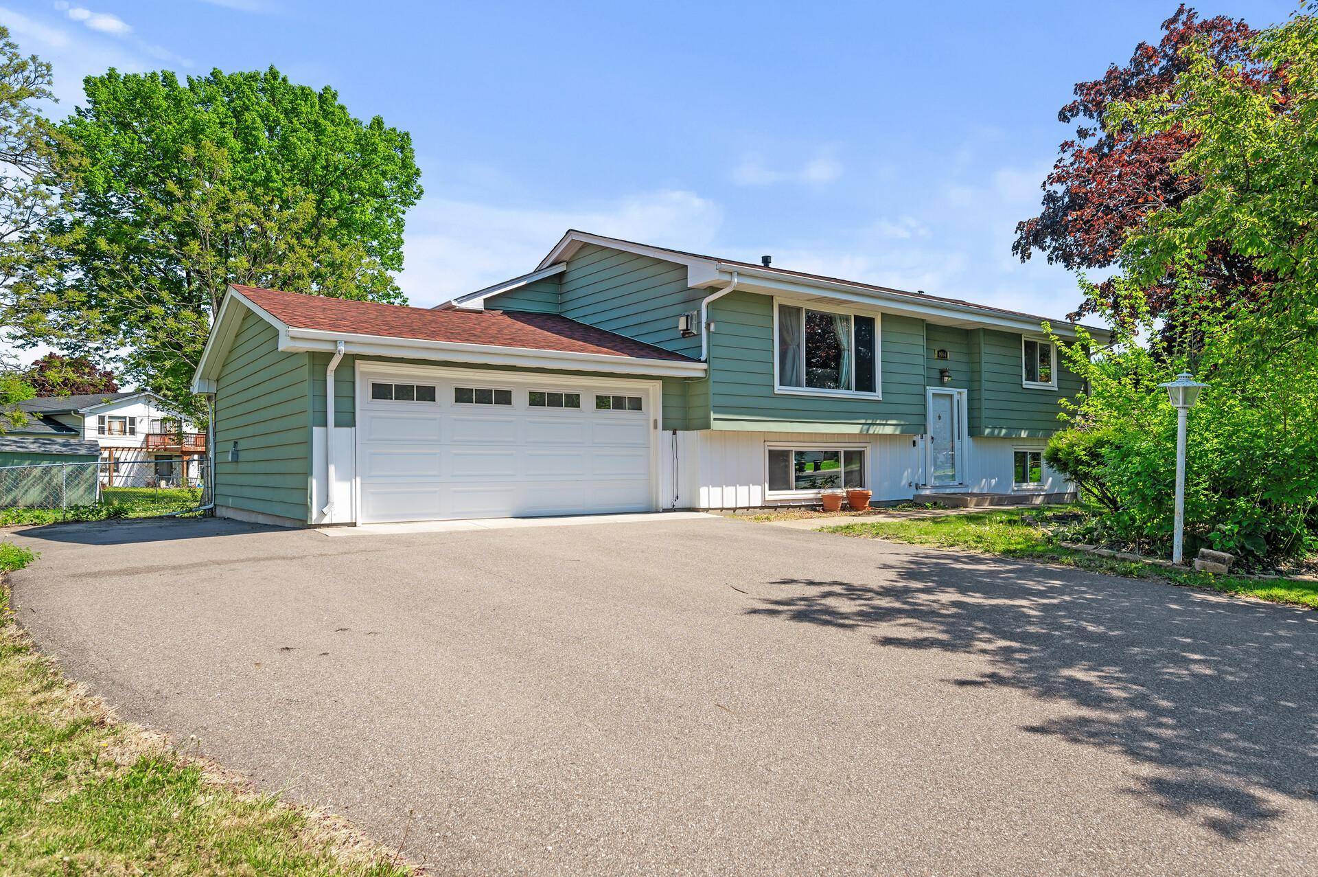 New Hope, MN 55428,4954 Zealand AVE N