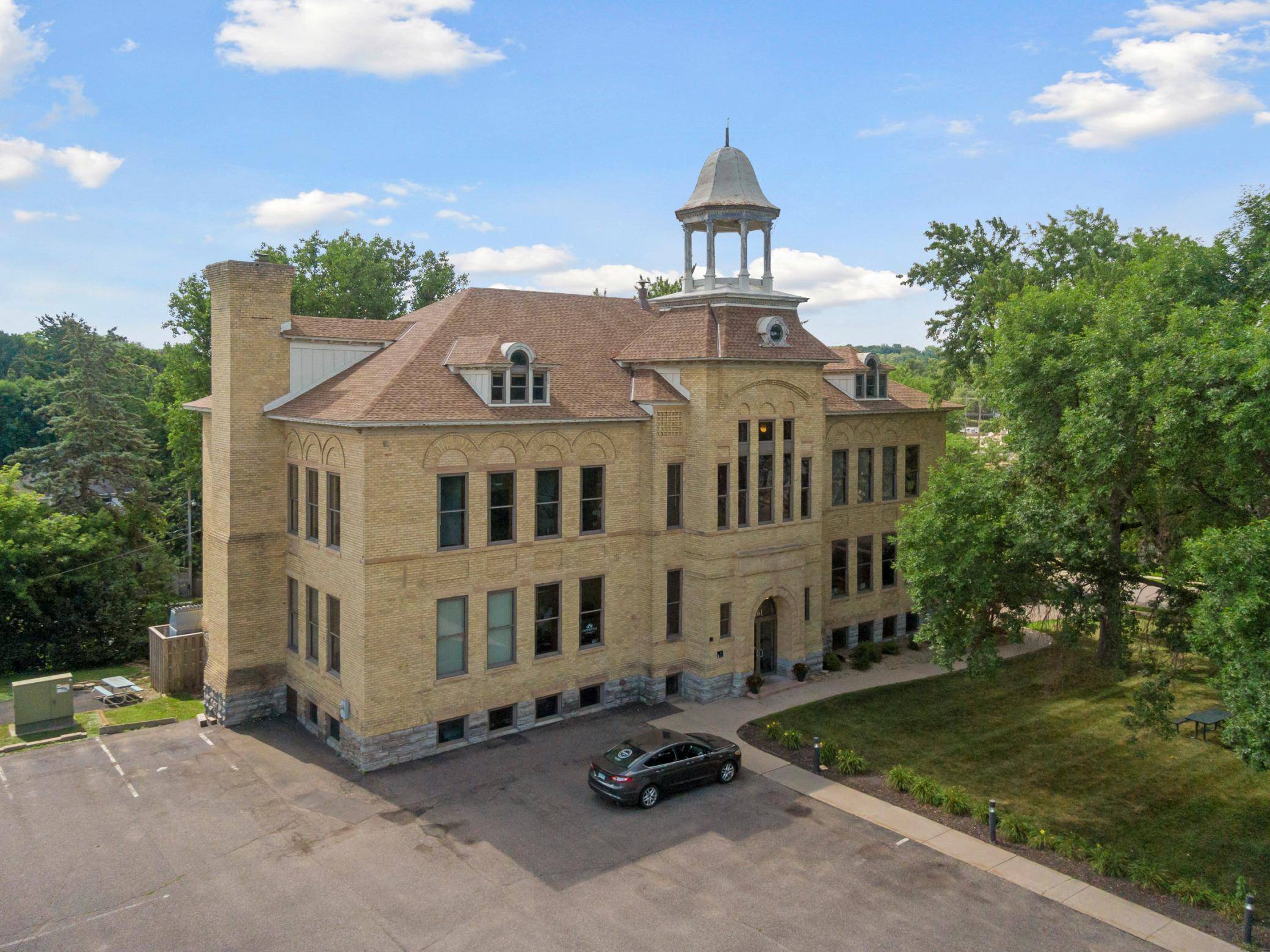 Excelsior, MN 55331,261 School AVE