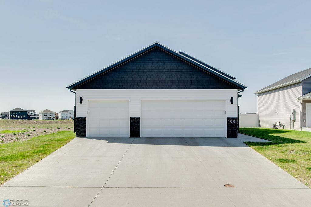 West Fargo, ND 58078,5543 Lori LN W