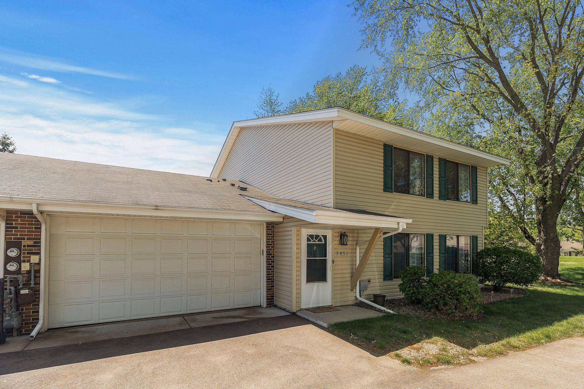 Saint Paul, MN 55122,3851 Heather DR