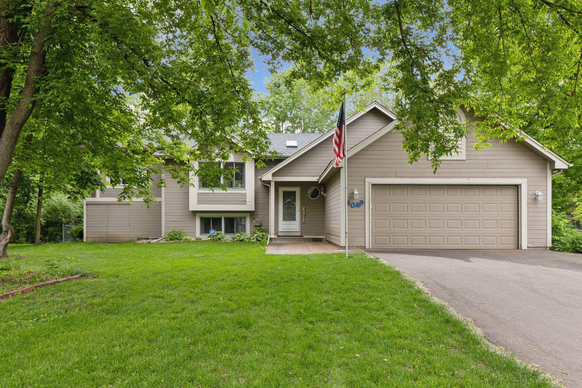 Vadnais Heights, MN 55127,4049 Stockdale DR