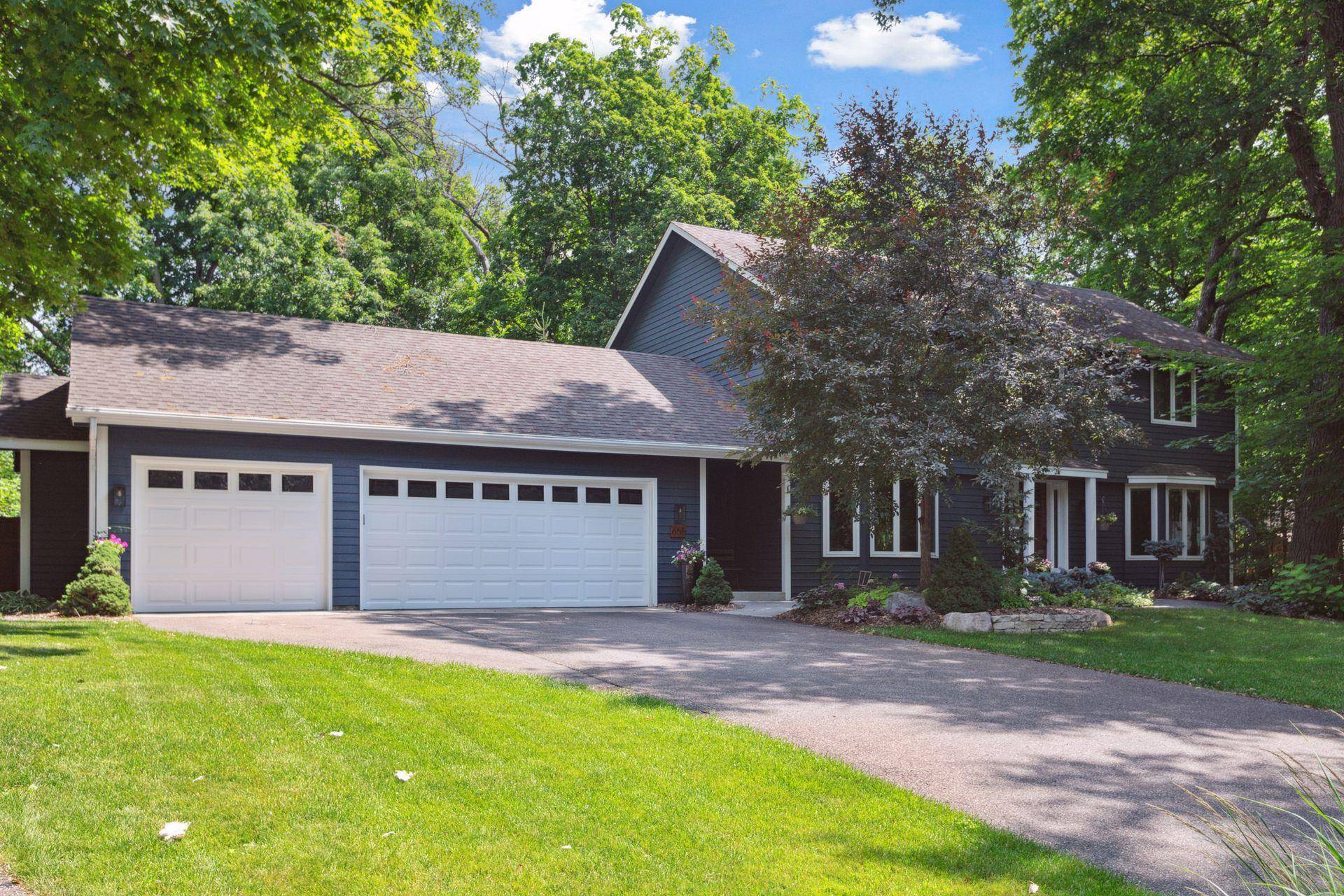 Minneapolis, MN 55447,655 Holly LN N