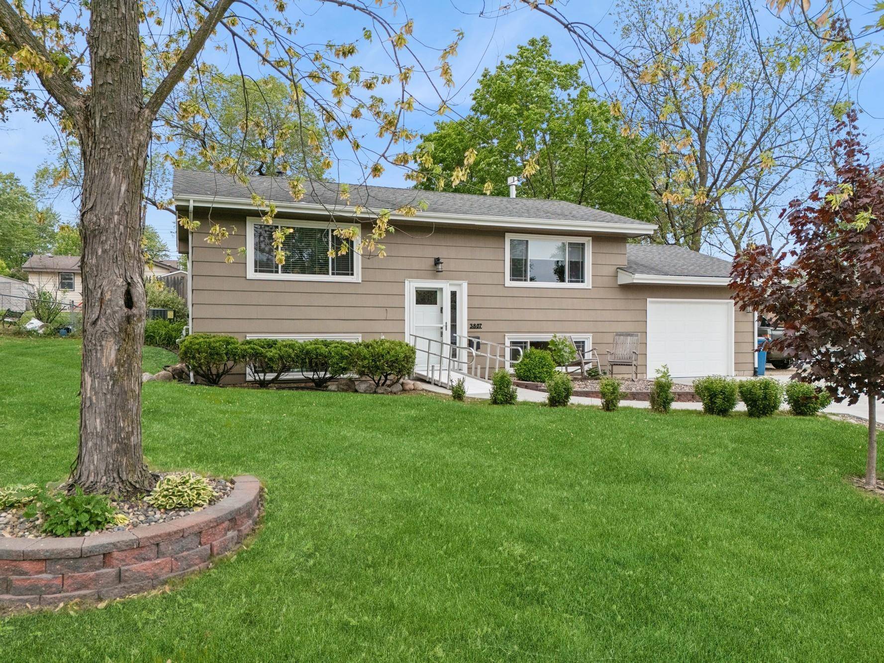 Minneapolis, MN 55427,3807 Independence AVE N