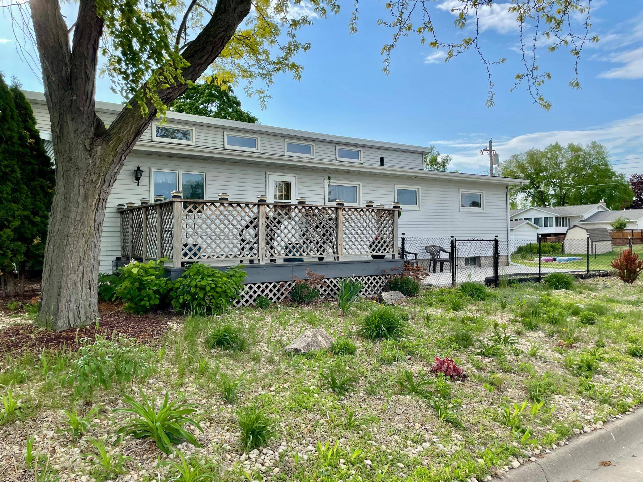 Wabasha, MN 55981,729 10th ST E