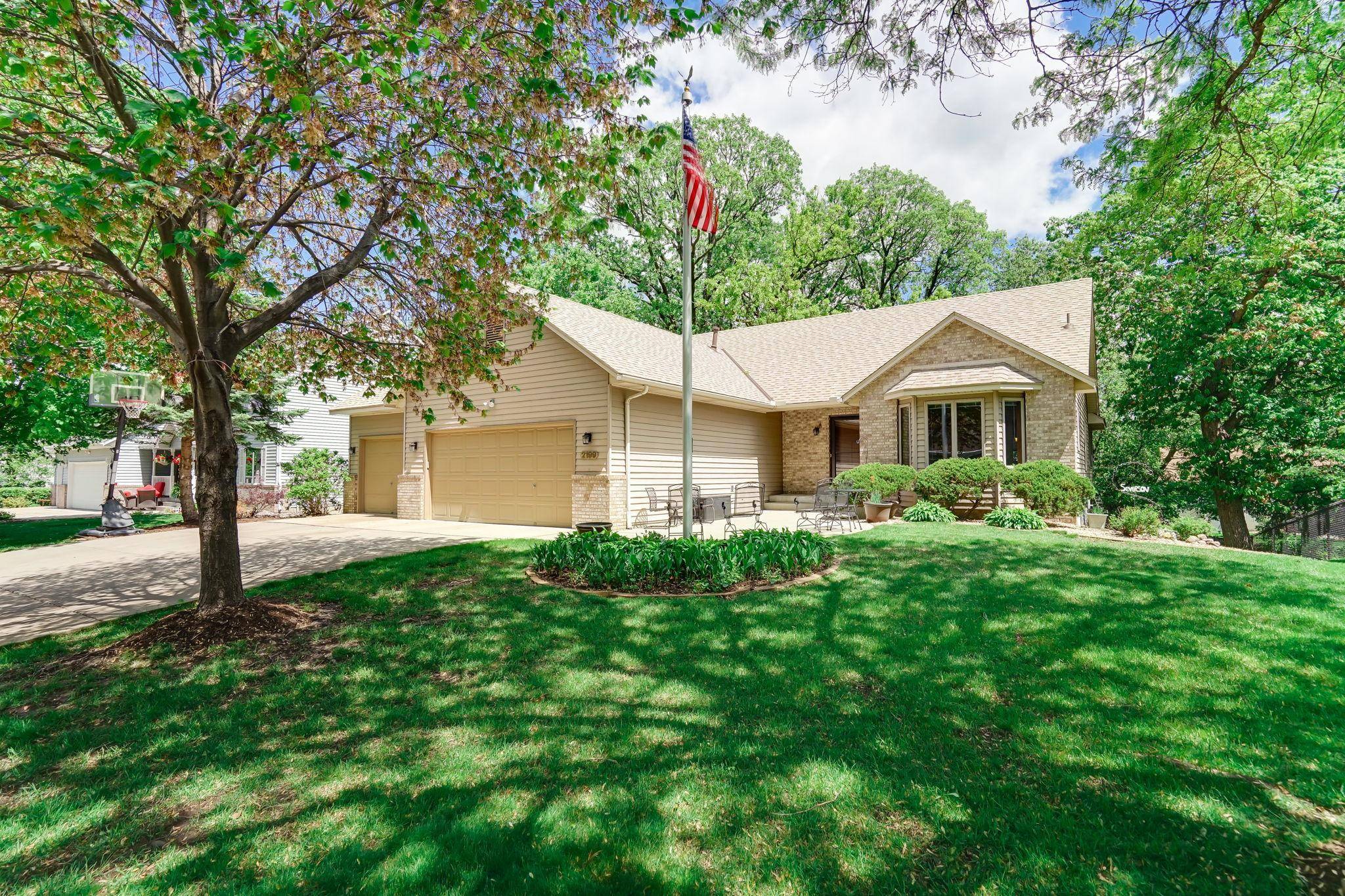 Saint Paul, MN 55128,2199 Holly AVE N