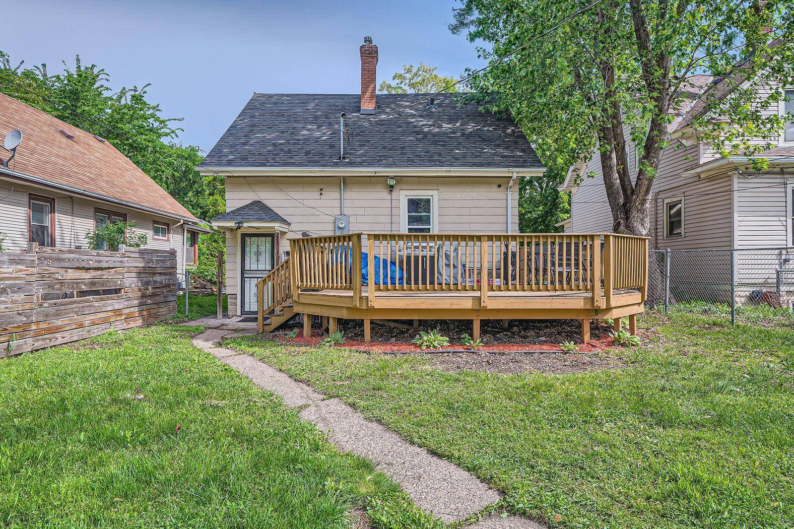 Saint Paul, MN 55104,900 Charles AVE