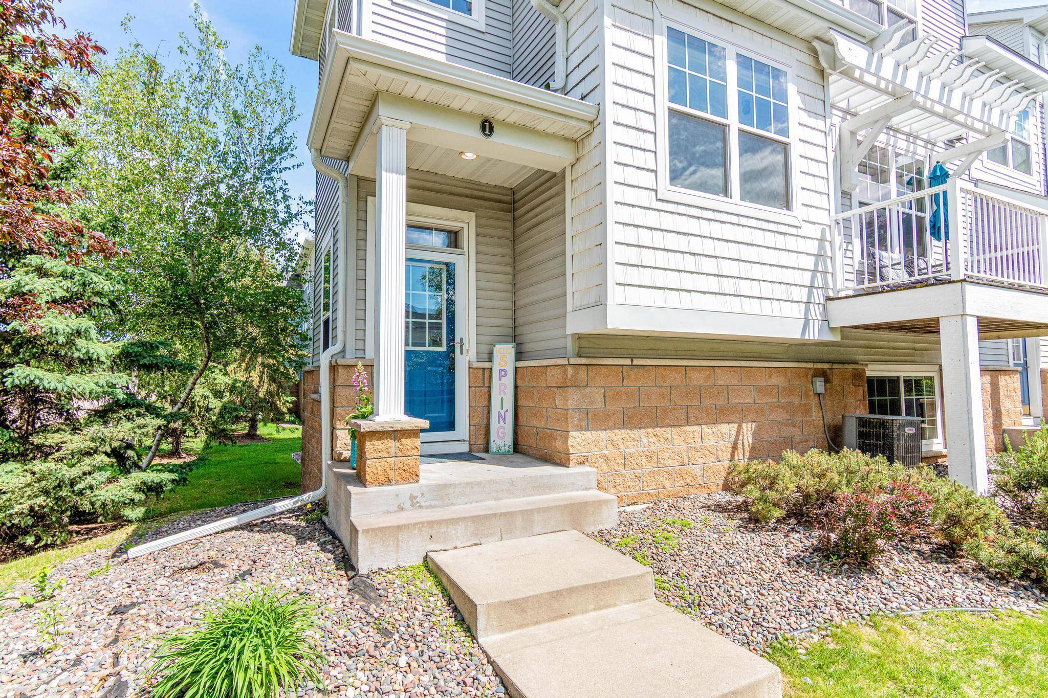 Saint Paul, MN 55109,1675 Village TRL E