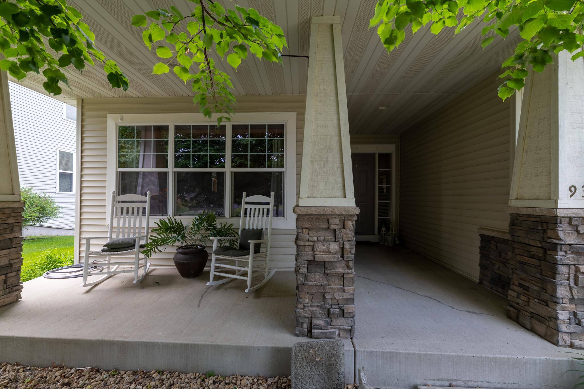 Woodbury, MN 55129,930 Drew DR