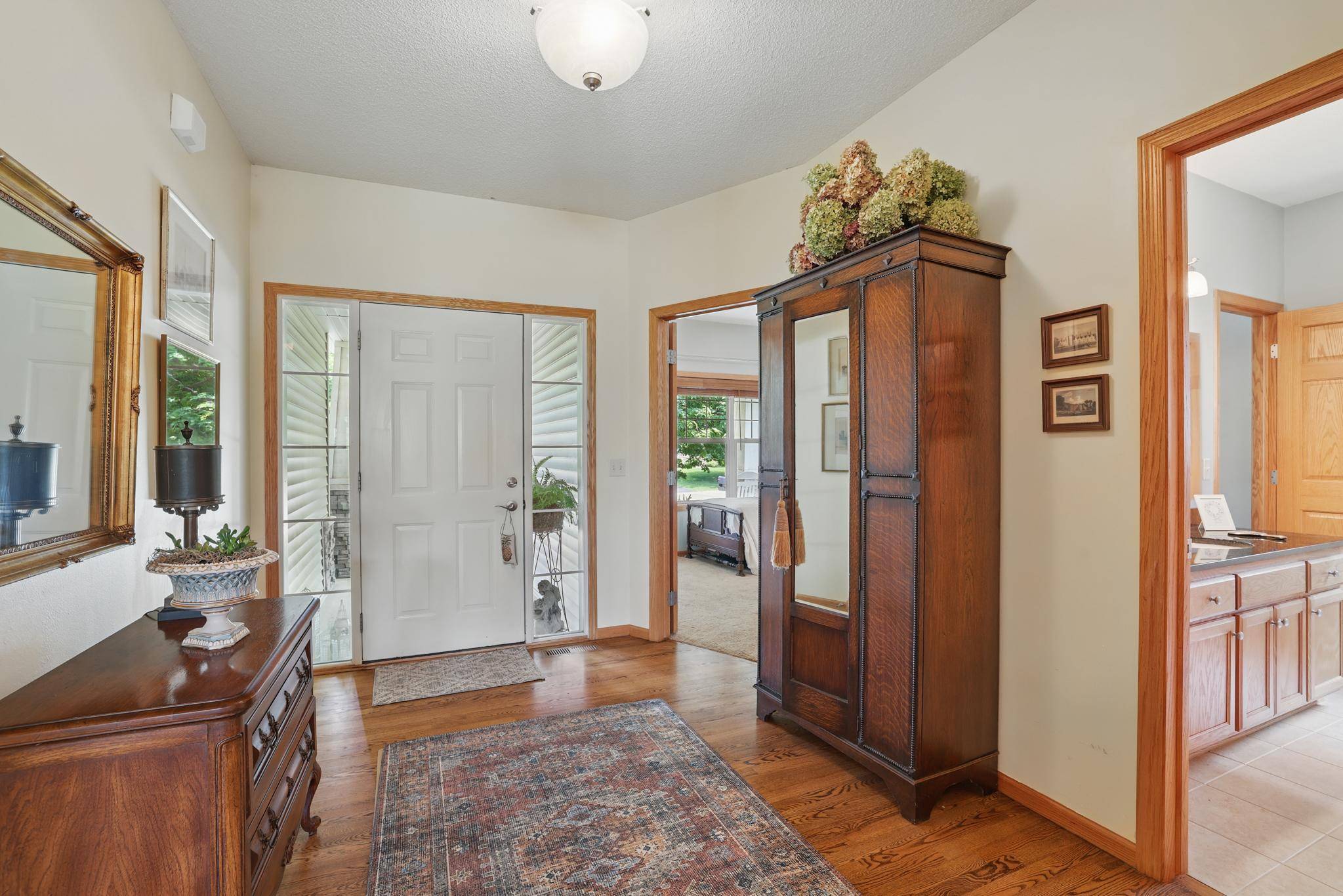 Woodbury, MN 55129,930 Drew DR