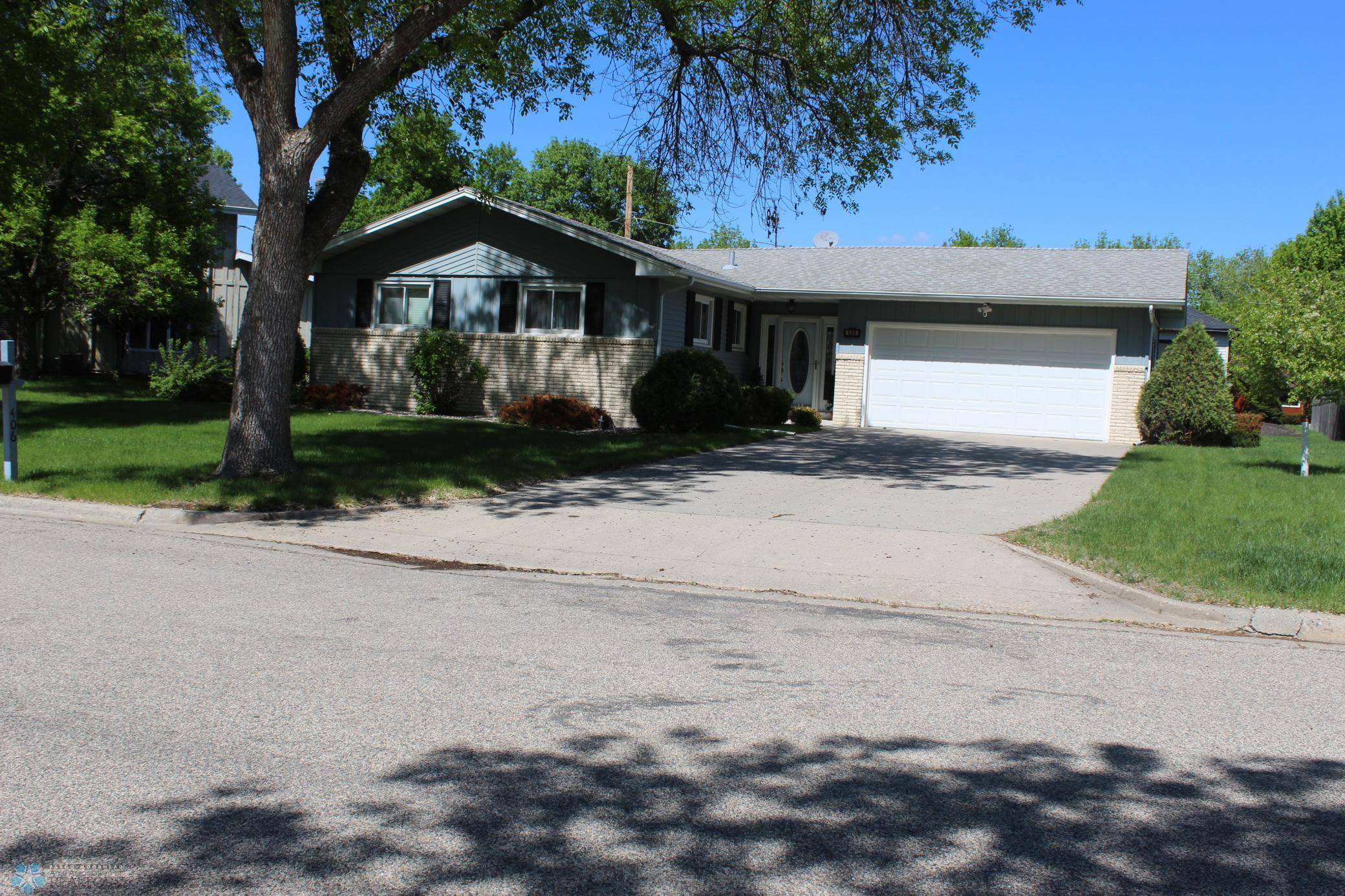 Moorhead, MN 56560,406 Horn AVE
