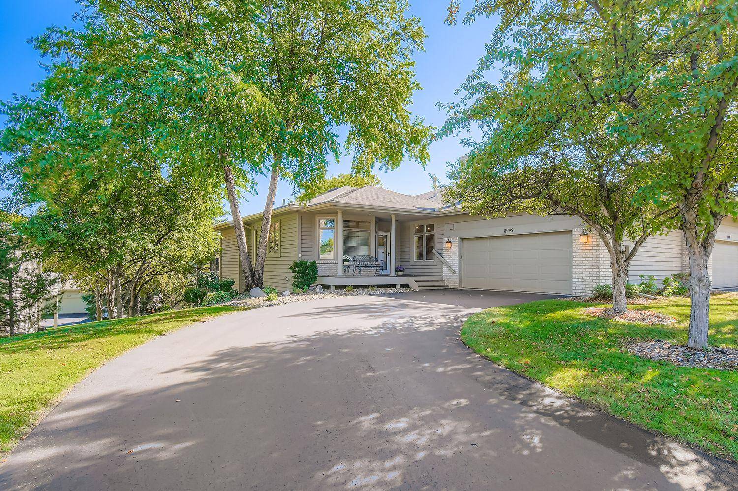 Eden Prairie, MN 55347,8945 Hilloway RD