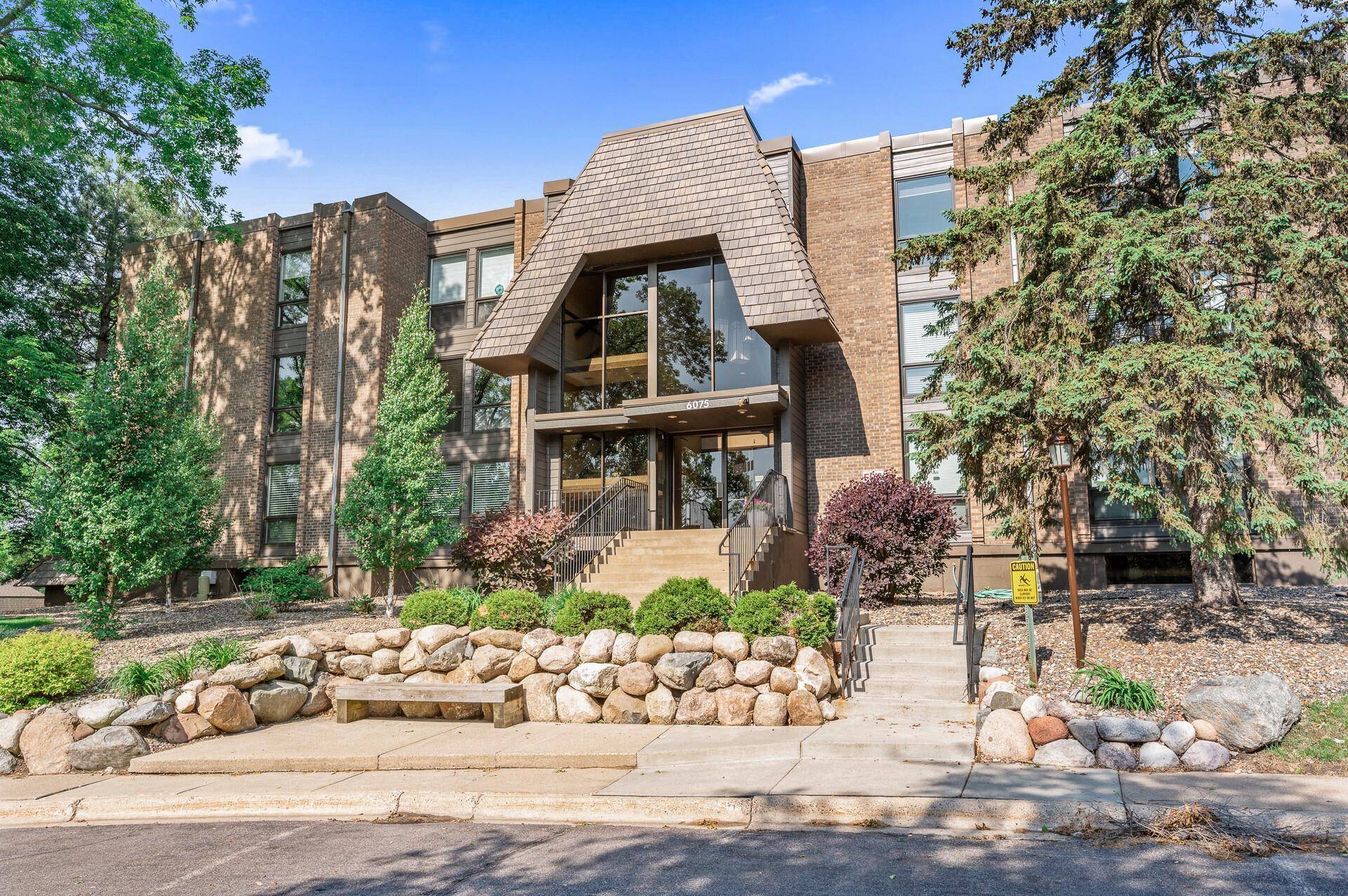 Minneapolis, MN 55436,6075 Lincoln DR