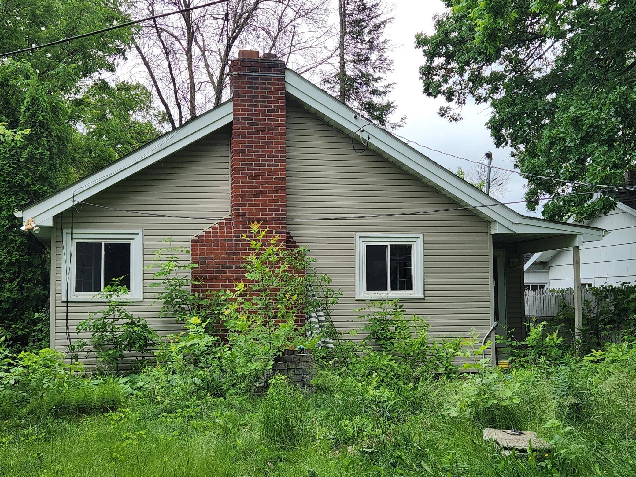 Forest Lake, MN 55025,220 3rd AVE NW
