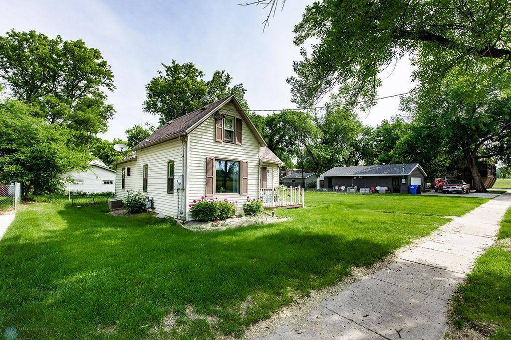 Fargo, ND 58103,425 12th AVE S