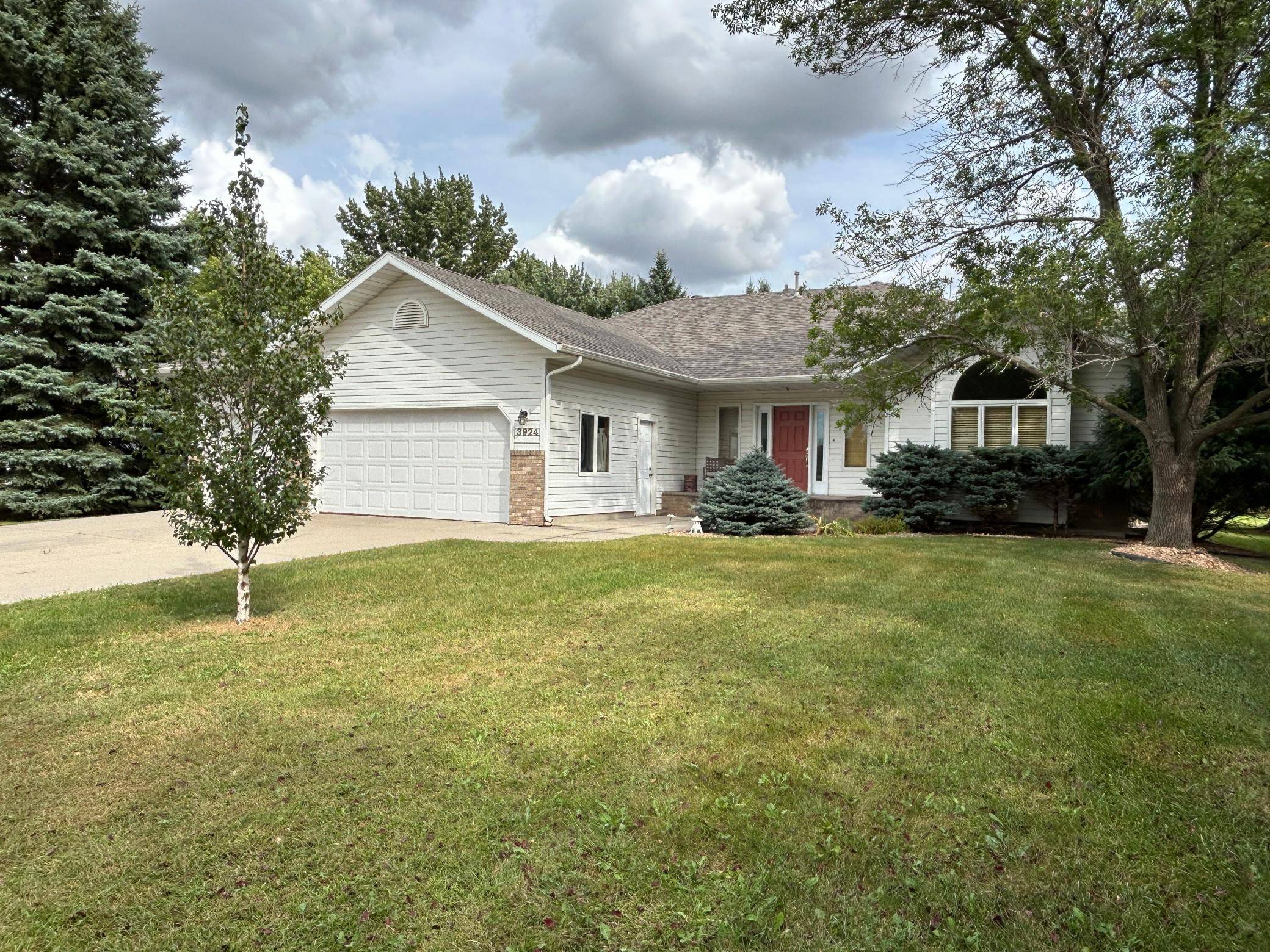 Moorhead, MN 56560,3924 River Oak CIR