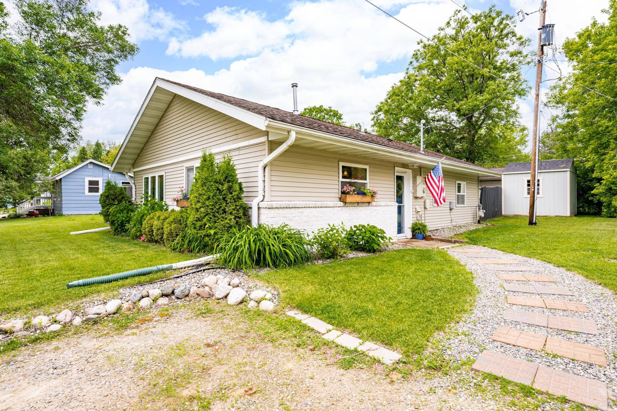 Grand Rapids, MN 55744,611 11th AVE