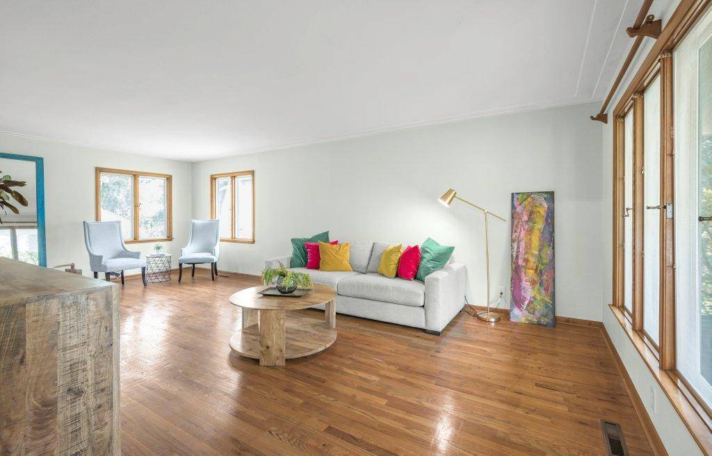 Hopkins, MN 55343,237 Campbell DR