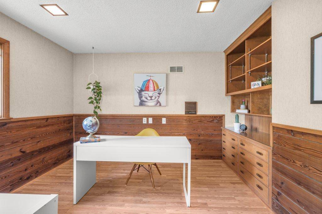 Hopkins, MN 55343,237 Campbell DR