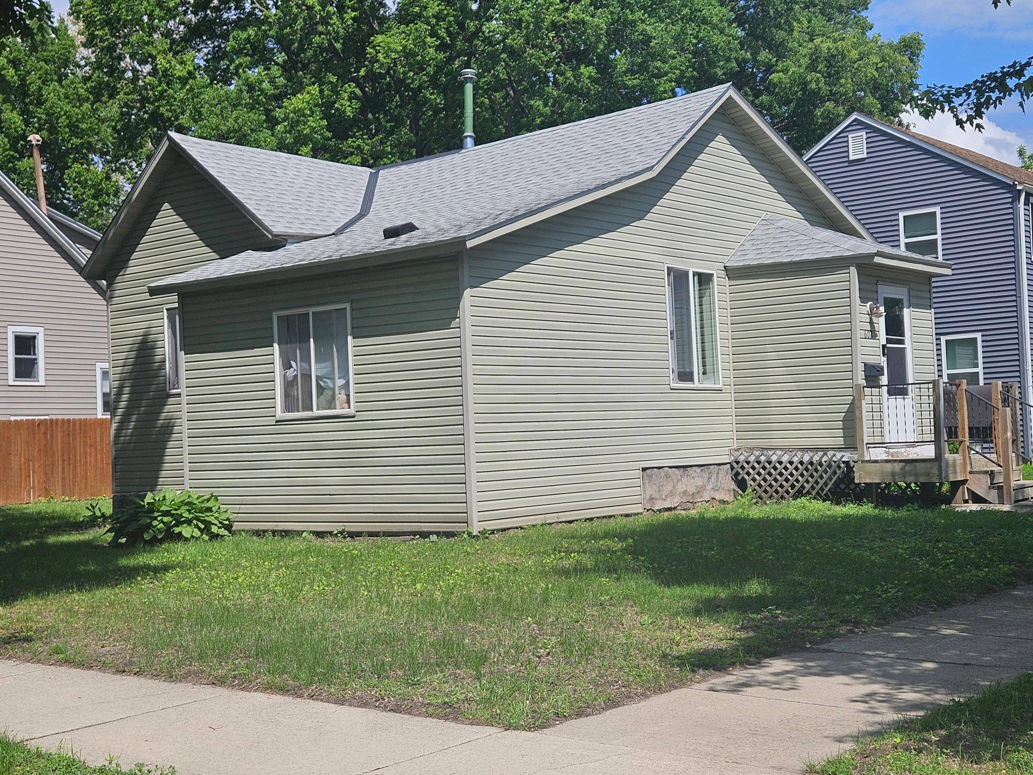 Mankato, MN 56001,602 Park LN