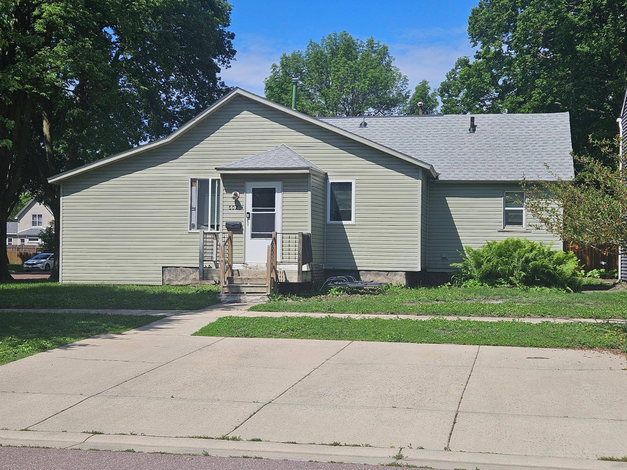 Mankato, MN 56001,602 Park LN