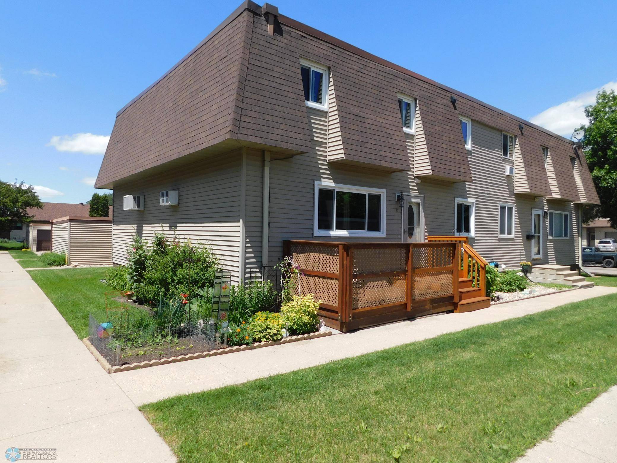 West Fargo, ND 58078,961 4th AVE W