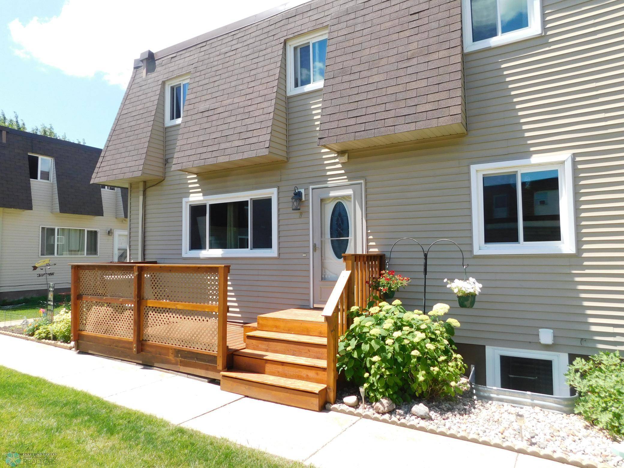 West Fargo, ND 58078,961 4th AVE W