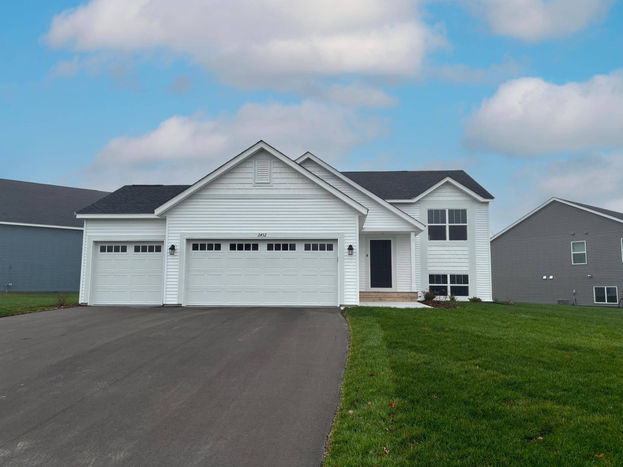 Forest Lake, MN 55025,19916 English LN N