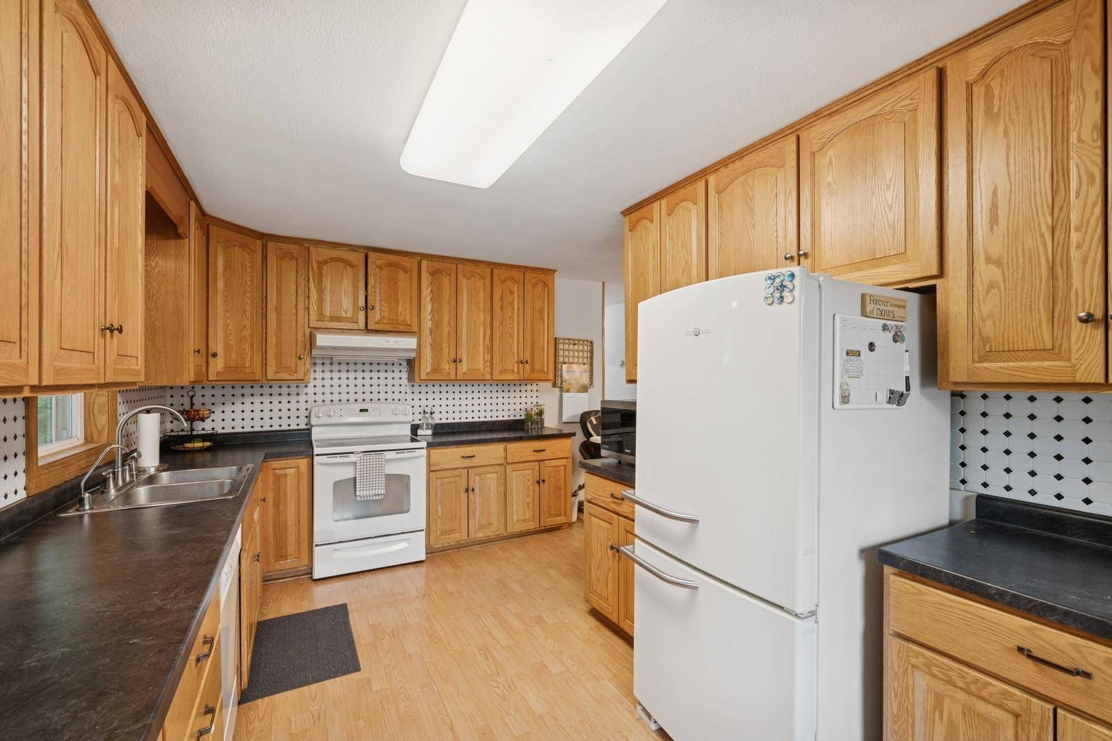 Spicer, MN 56288,9372 71st ST NE