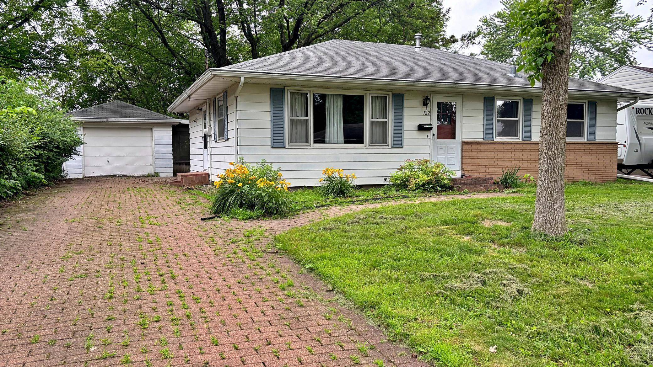 Mankato, MN 56001,122 Plainview AVE