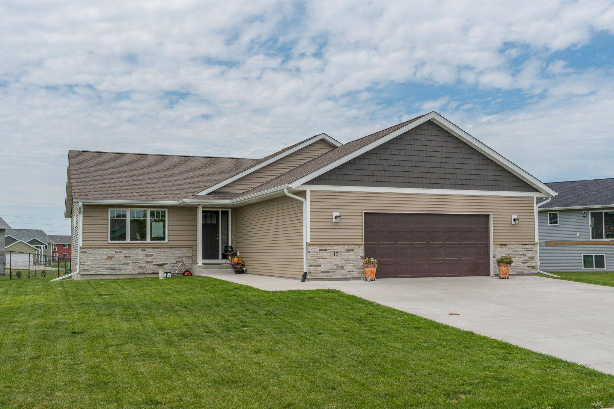 North Mankato, MN 56003,12 Kodiak CT