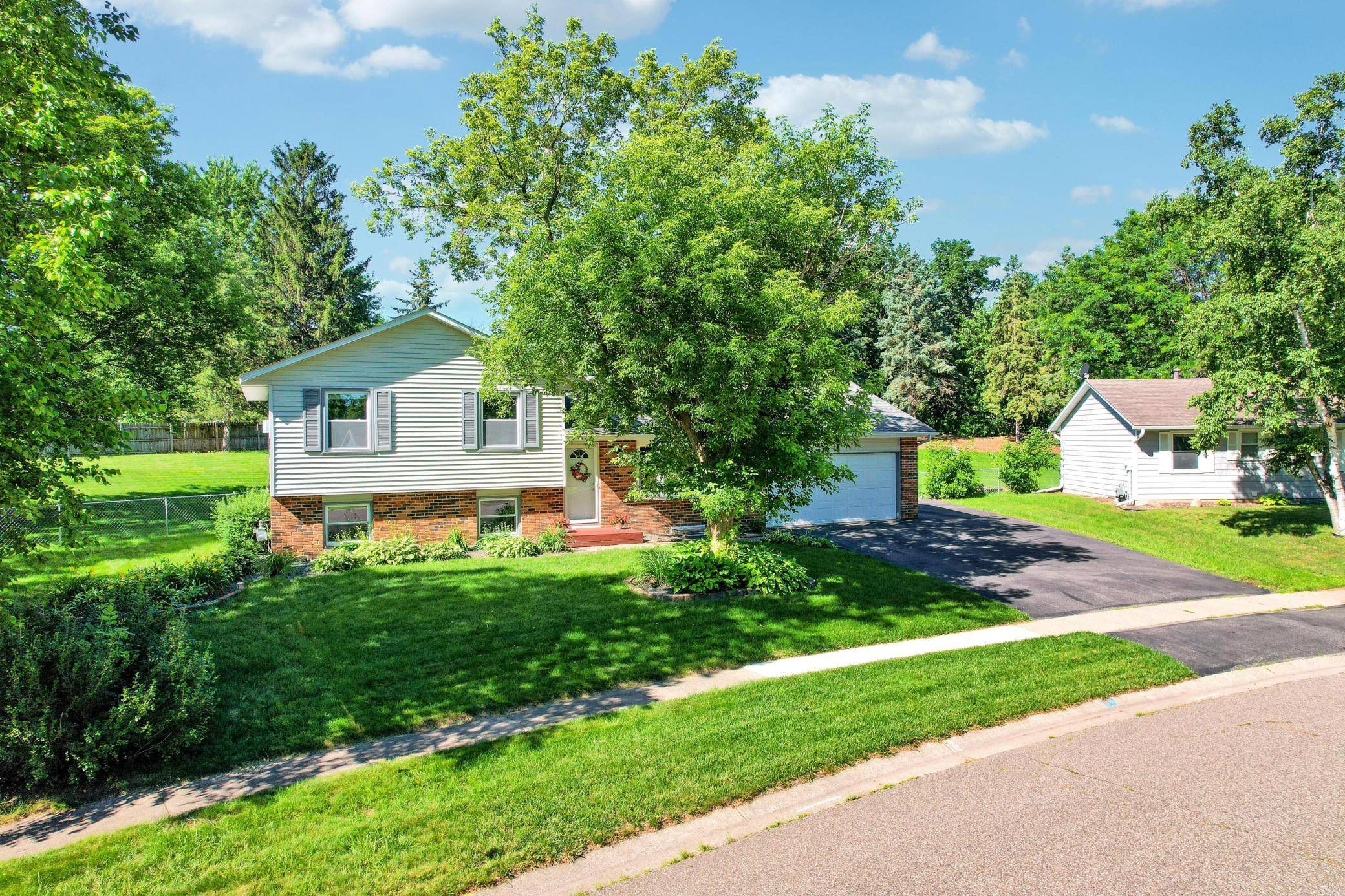 Saint Paul, MN 55124,15425 Dresden TRL