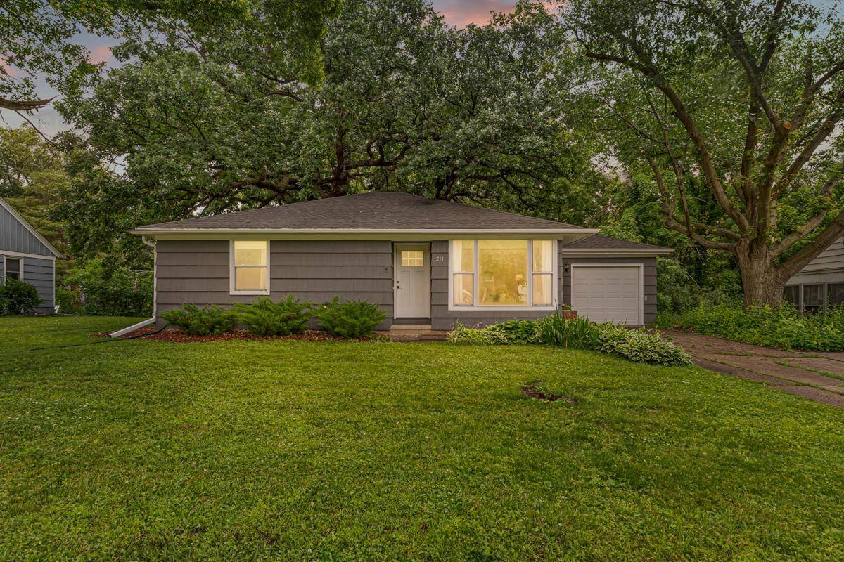 Mankato, MN 56001,211 Viola ST